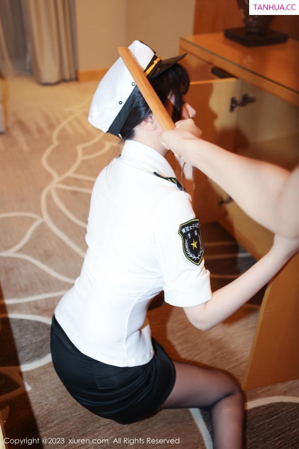   [XiuRen]高清写真图 2023.02.27 No.6328 桃桃子_ 制服短裙第23张图片